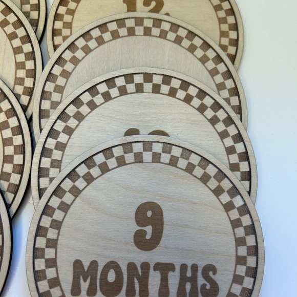 Checkered monthly milestones, photo props. Boho wood markers, pregnancy gift - Picture 2 of 8